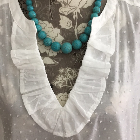 GAP crisp white flowy blouse - Picture 3 of 5